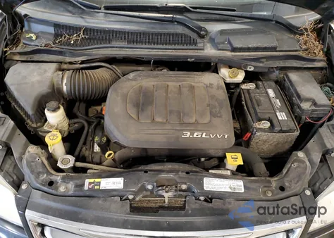 2013 Chrysler Town & Country Touring z USA, uszkodzony, nr VIN 2C4RC1BG2DR557874